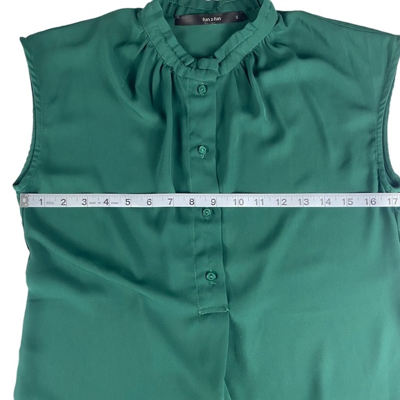 fun 2 fun Women’s Green Short Sleeve Blouse Size Small - Picture 4 of 7